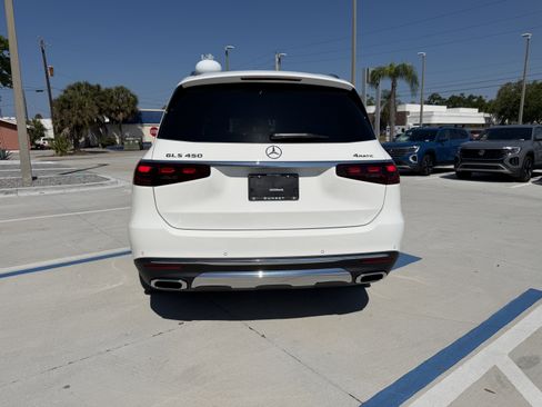 Used 2025 Mercedes-Benz GLS 450 4MATIC image 4