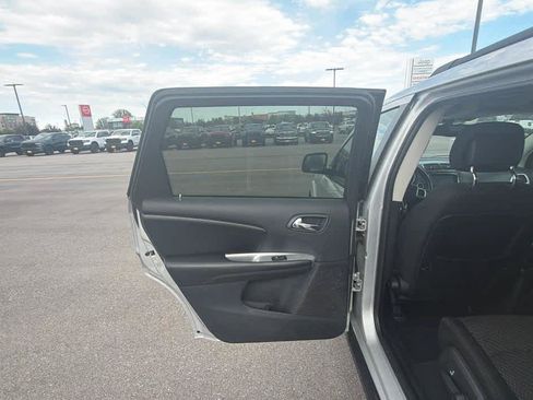 Used 2014 Dodge Journey SXT w/ Flexible Seating Group FWD image 18