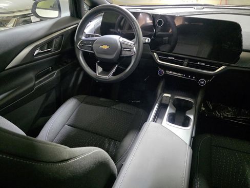 Used 2025 Chevrolet Equinox EV LT image 23