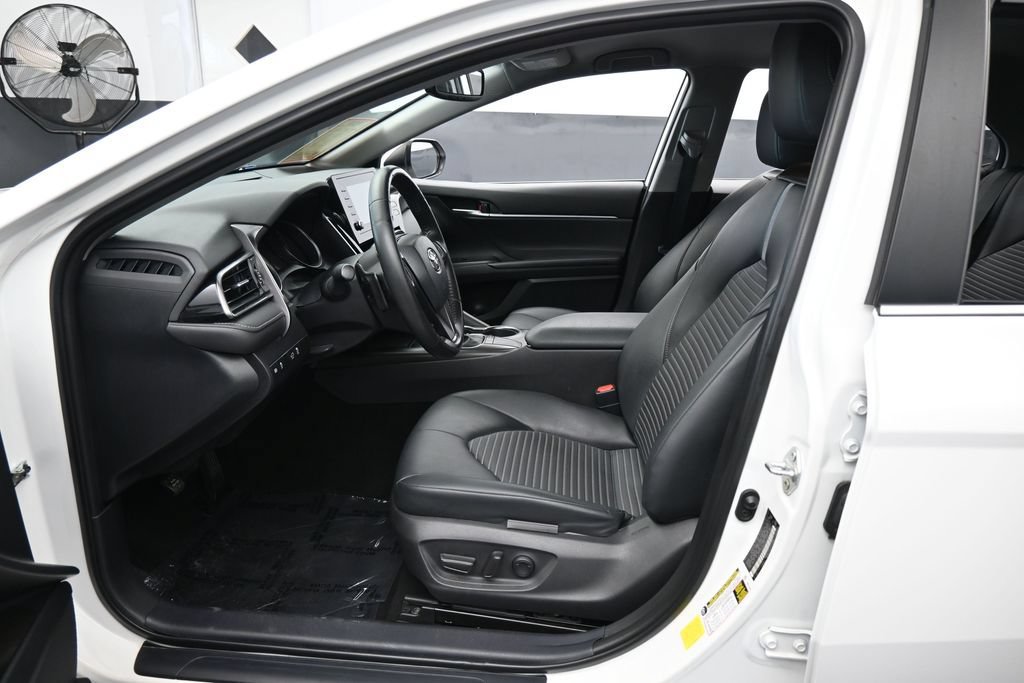 Used 2022 Toyota Camry SE w/ Convenience Package FWD image 10