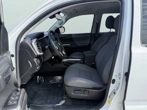 Used 2022 Toyota Tacoma SR5 RWD image 14