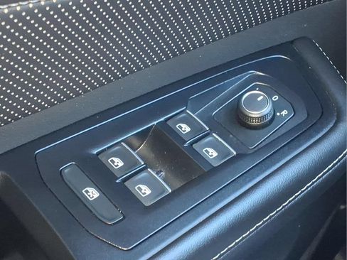 Used 2024 Volkswagen Atlas Cross Sport SE FWD image 25