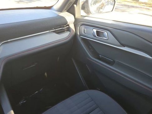 Used 2025 Ford Explorer ST-Line w/ ST-Line Street Pack image 17