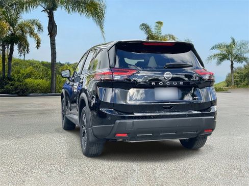 Certified 2025 Nissan Rogue SV image 3