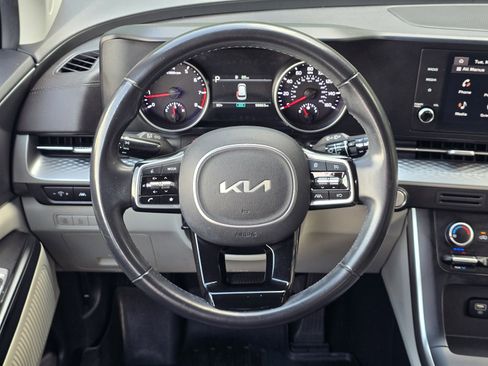 Used 2023 Kia Carnival LX FWD image 15