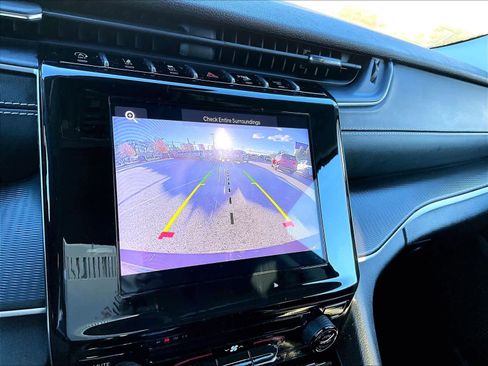 Used 2023 Jeep Grand Cherokee L Laredo image 18