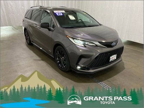 Certified 2021 Toyota Sienna XSE w/ XSE Plus Package image 1
