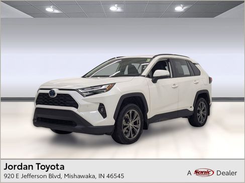 Used 2022 Toyota RAV4 XLE Premium image 1