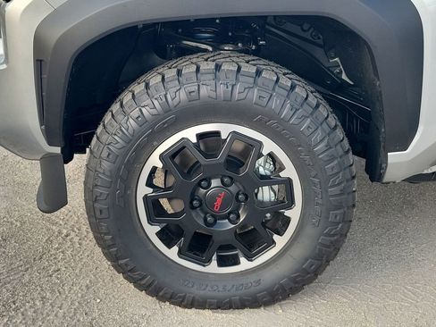 New 2025 Toyota Tacoma TRD Off-Road image 17