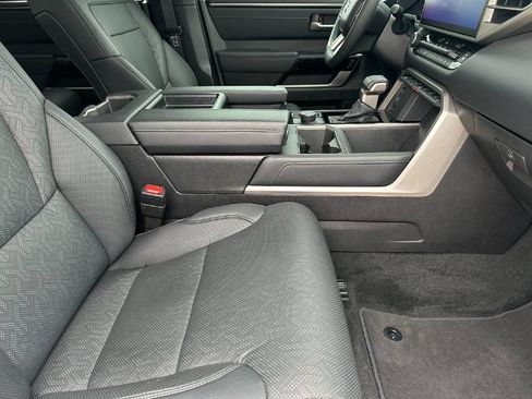 Used 2025 Toyota Tundra Limited AWD/4WD image 24