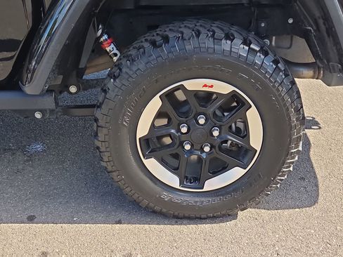 Used 2020 Jeep Gladiator Rubicon AWD/4WD image 16