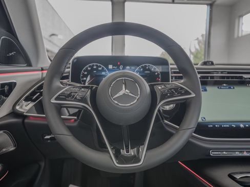 Used 2026 Mercedes-Benz E 350 4MATIC Sedan image 9