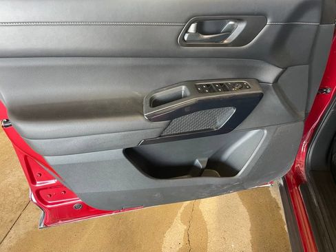 Certified 2025 Nissan Pathfinder SV w/ SV Premium Package FWD image 9