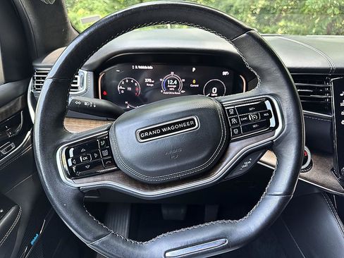 Used 2023 Jeep Grand Wagoneer L Series II AWD/4WD image 13