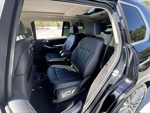 Used 2022 BMW X7 xDrive40i w/ Premium Package image 21