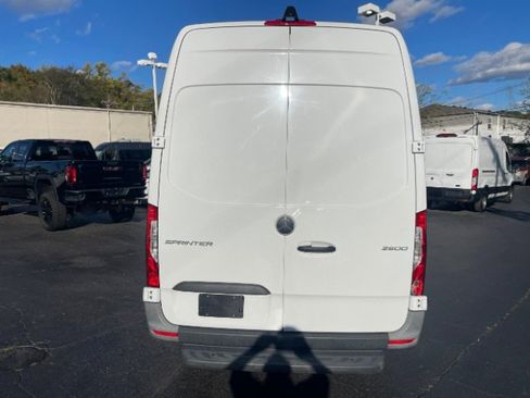 Used 2022 Mercedes-Benz Sprinter 2500 image 8