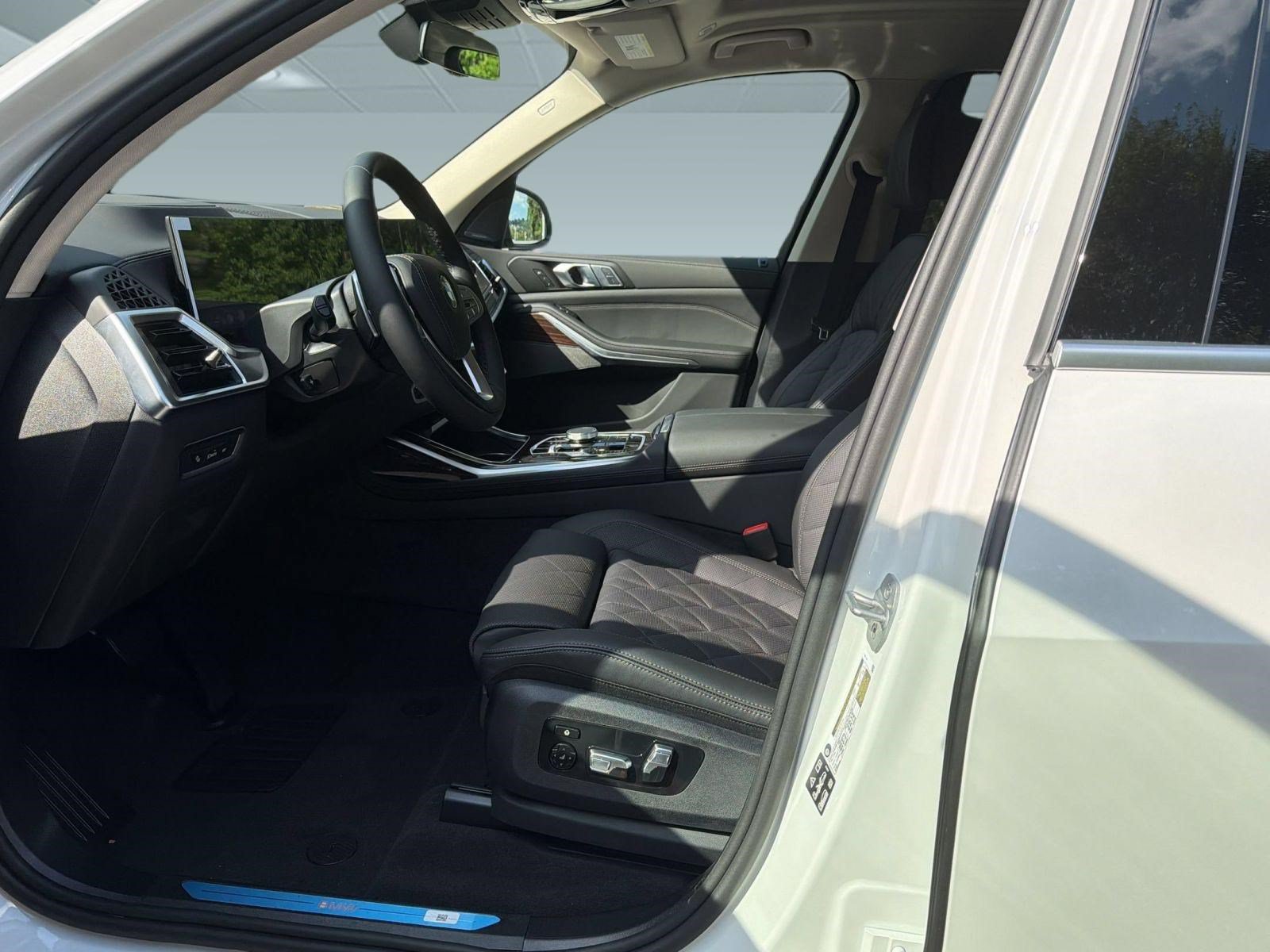 Used 2027 BMW X7 xDrive40i AWD/4WD image 5