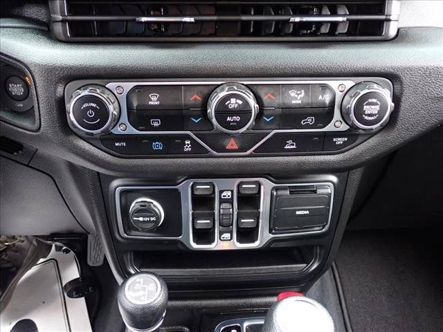 Used 2024 Jeep Wrangler Unlimited AWD/4WD image 16
