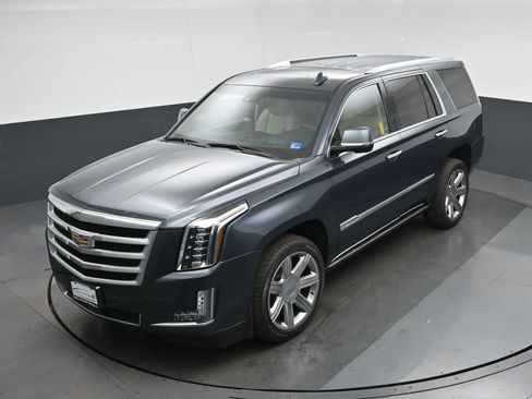 Used 2019 Cadillac Escalade Premium Luxury AWD/4WD image 73