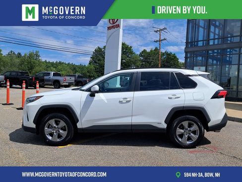 Used 2022 Toyota RAV4 XLE w/ Convenience Package AWD/4WD image 2