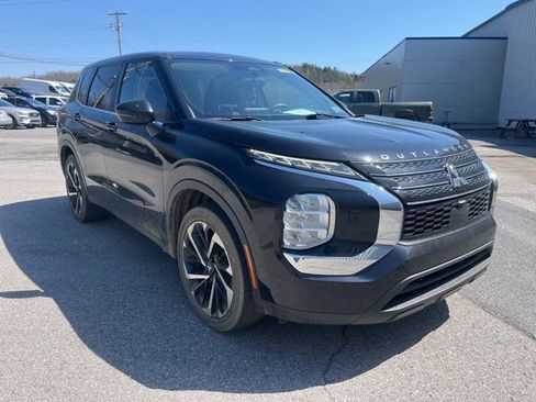 Used 2022 Mitsubishi Outlander ES image 3