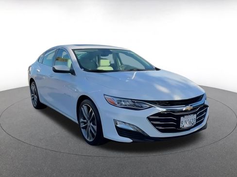 Used 2024 Chevrolet Malibu LT image 3