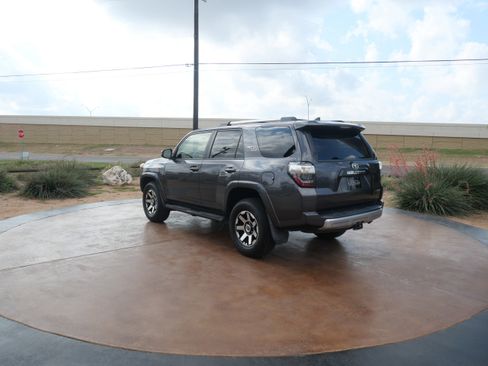 Used 2018 Toyota 4Runner TRD Off-Road image 4