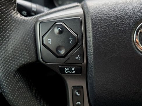 Used 2016 Toyota Tacoma TRD Sport w/ Towing Package image 95