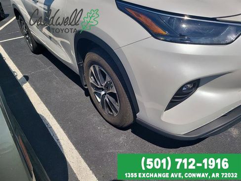 Certified 2024 Toyota Highlander XLE FWD image 4