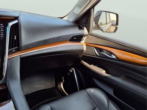 Used 2019 Cadillac Escalade Premium Luxury AWD/4WD image 20