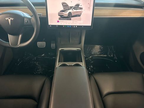 Used 2023 Tesla Model Y Performance AWD/4WD image 4