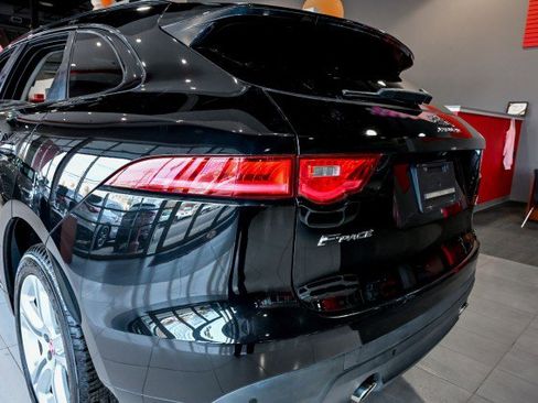 Used 2019 Jaguar F-PACE R-Sport image 20