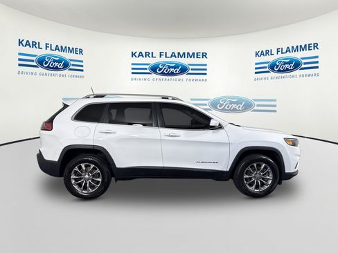 Used 2019 Jeep Cherokee Latitude Plus w/ Comfort/Convenience Group image 2