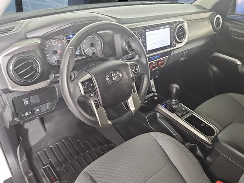 Used 2021 Toyota Tacoma SR5 AWD/4WD image 13