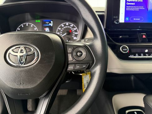 Used 2025 Toyota Corolla LE FWD image 27