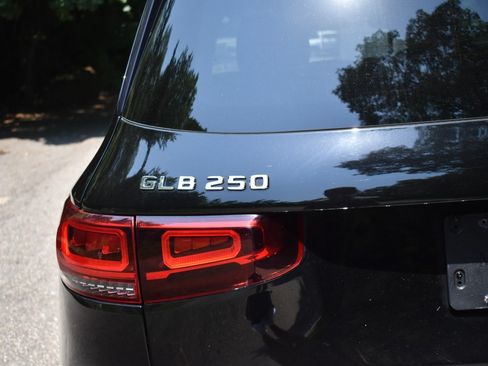 Used 2021 Mercedes-Benz GLB 250 4MATIC image 33