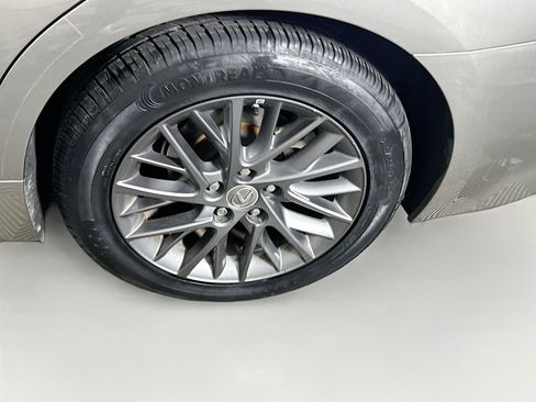 Used 2018 Lexus ES 350 w/ Navigation System Package image 11