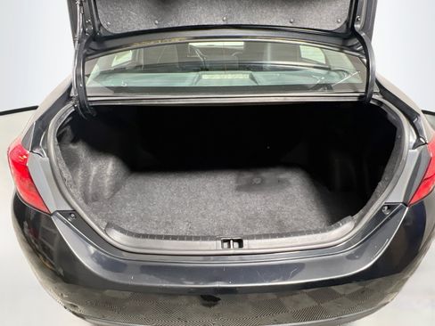 Used 2018 Toyota Corolla SE FWD image 34