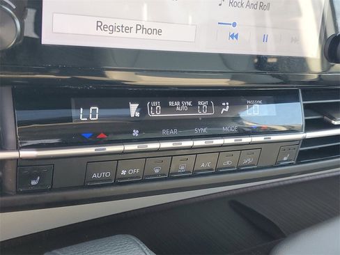 Used 2022 Toyota Sienna XLE image 30