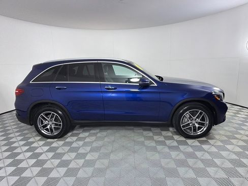 Used 2017 Mercedes-Benz GLC 300 4MATIC w/ Premium 2 Package image 4