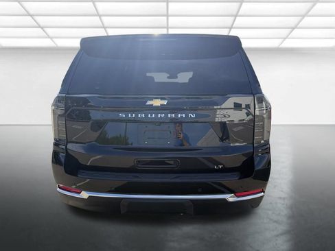 Used 2025 Chevrolet Suburban LT w/ Comfort Package RWD image 3