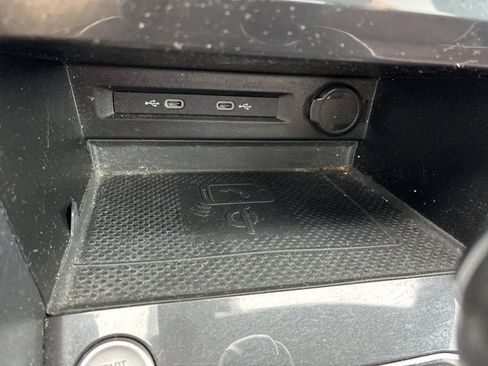 Used 2022 Volkswagen Tiguan SEL R-Line image 35