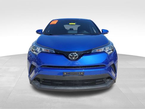 Used 2019 Toyota C-HR XLE FWD image 2