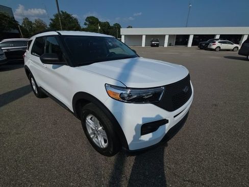 Used 2020 Ford Explorer XLT w/ Comfort Package AWD/4WD image 2