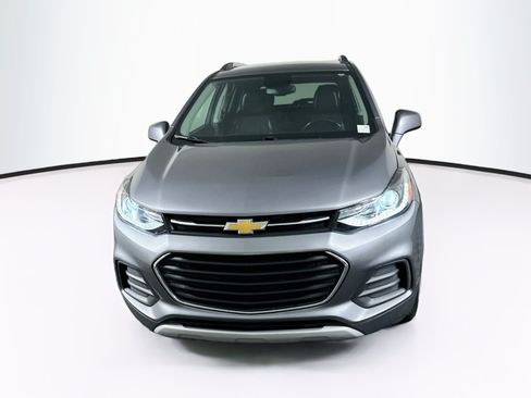 Used 2020 Chevrolet Trax LT w/ LT Convenience Package AWD/4WD image 2
