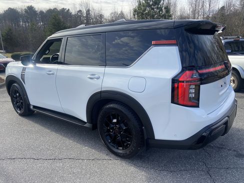 Certified 2025 Nissan Armada PRO-4X image 6