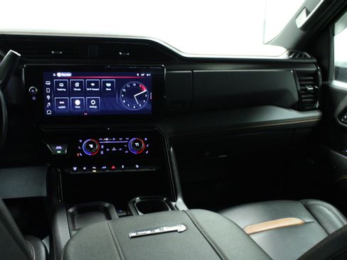 Used 2024 GMC Sierra 2500 AT4 image 18