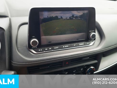 Used 2024 Nissan Rogue S FWD image 9