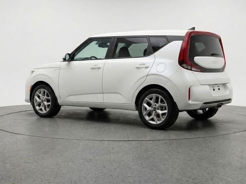 Used 2025 Kia Soul LX w/ LX Technology Package image 6