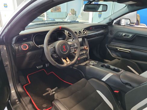 Used 2021 Ford Mustang Shelby GT500 w/ Technology Package RWD image 14